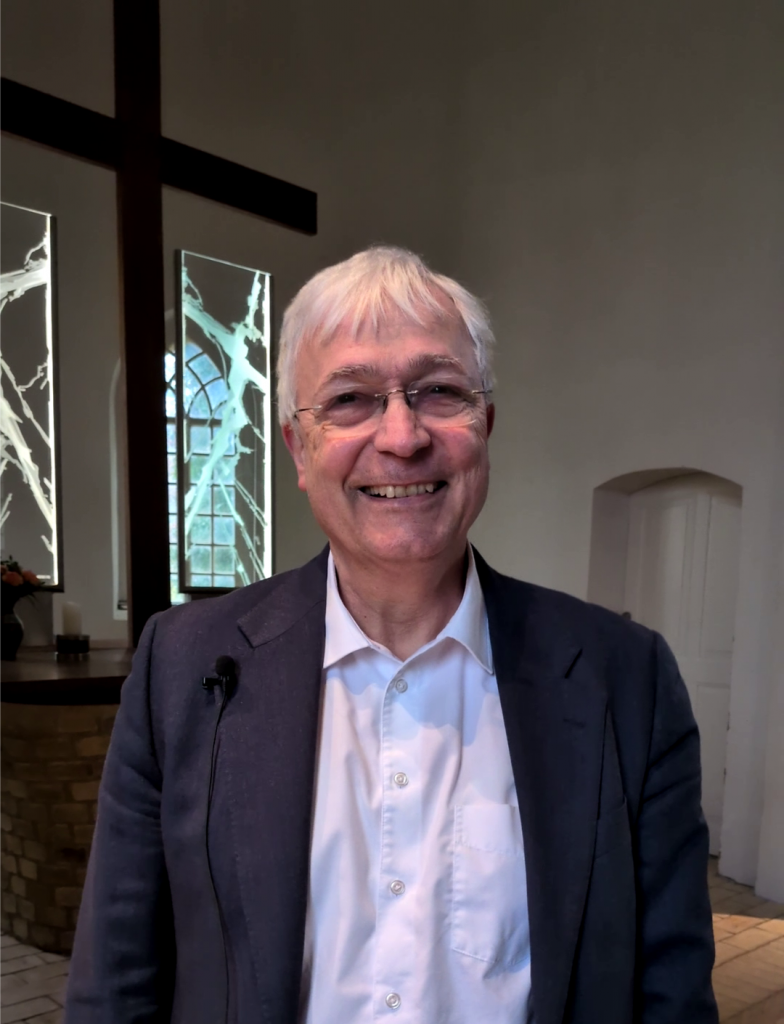 Bernhard Schmidt in der Autobahnkirche Zeestow.